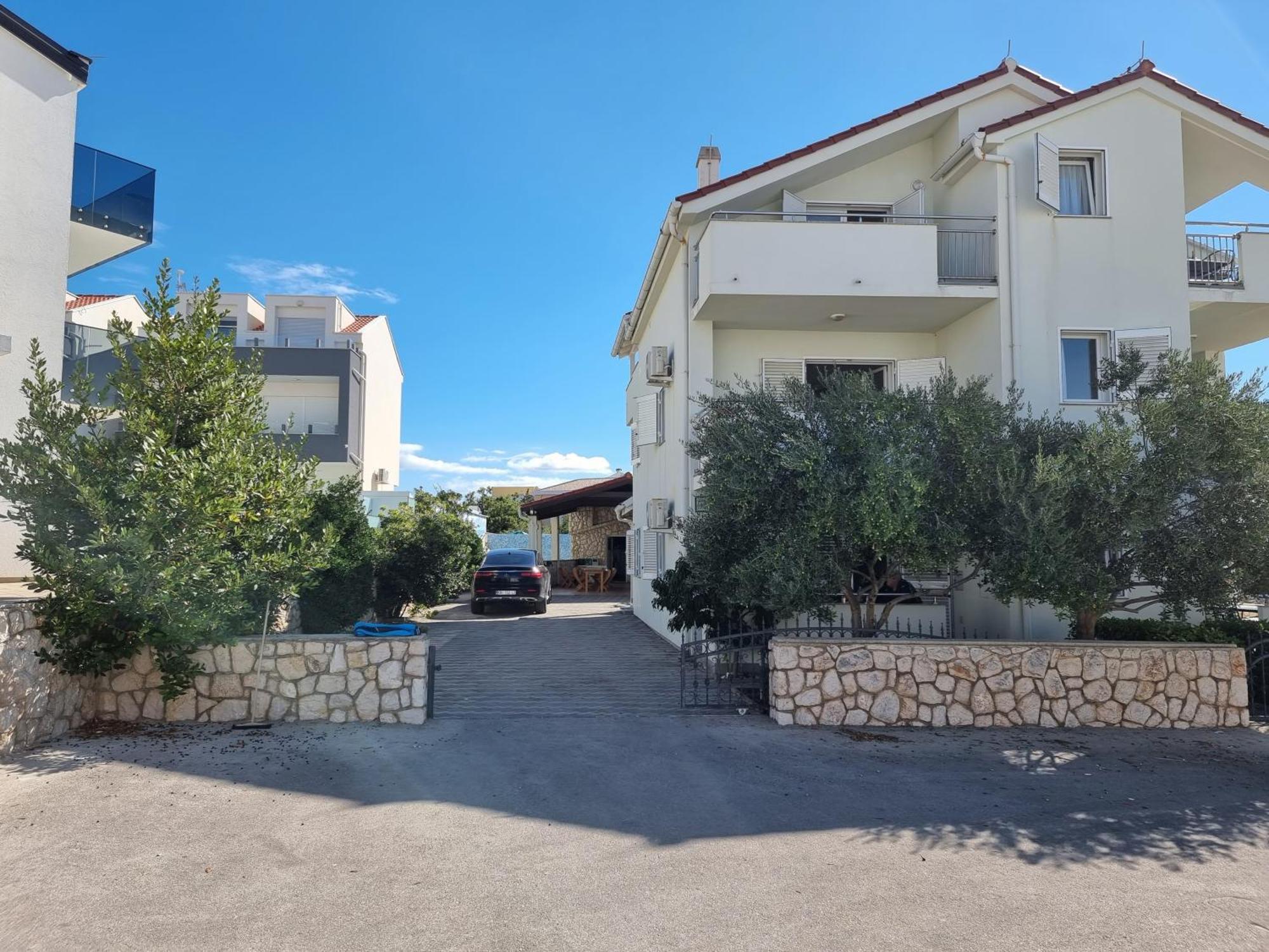The Golden Grotto Apartments Novalja Exterior photo